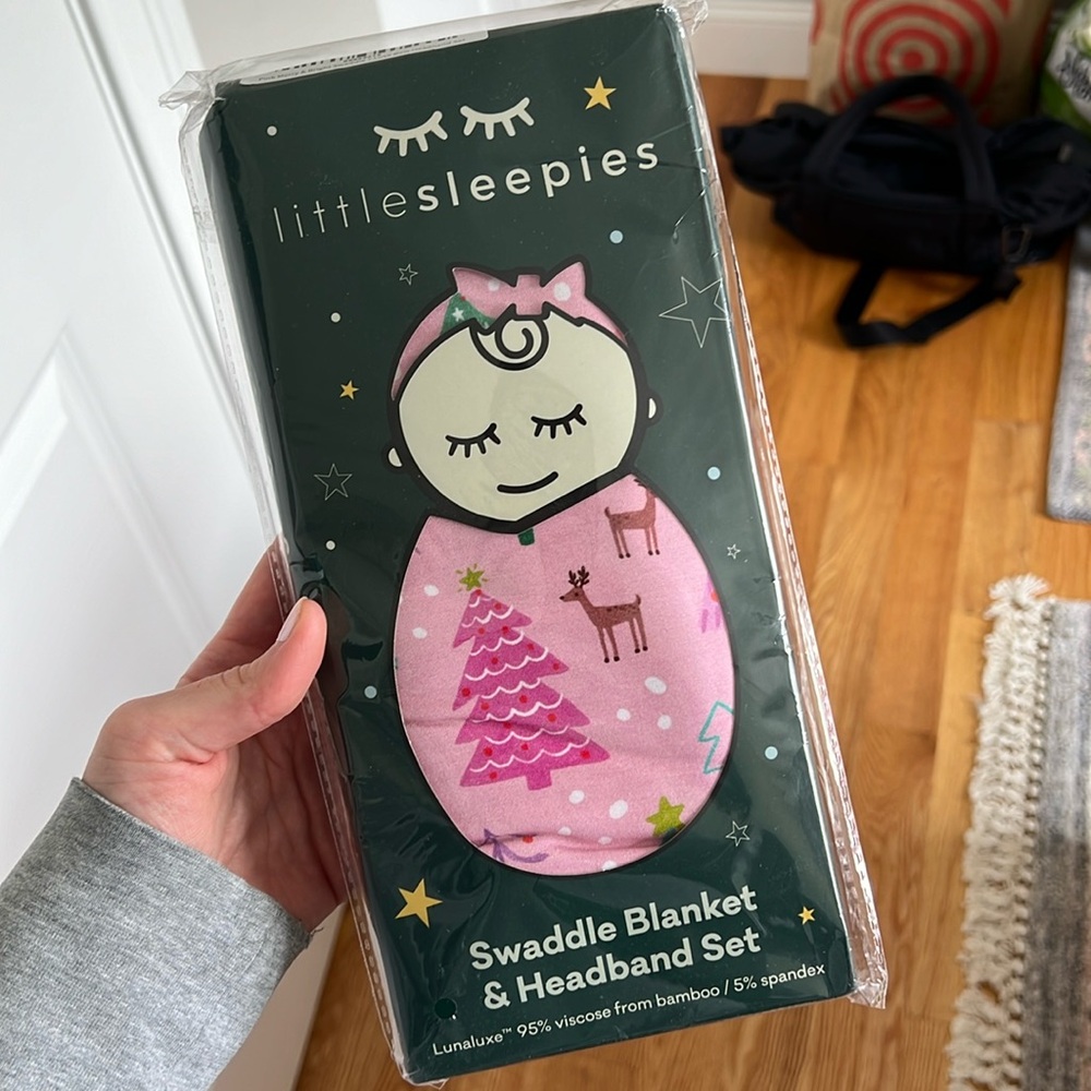 NIB little sleepies swaddle blanket and bow set